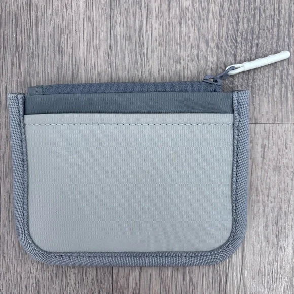 Lululemon gray and white zip card wallet - Picture 3 of 3
